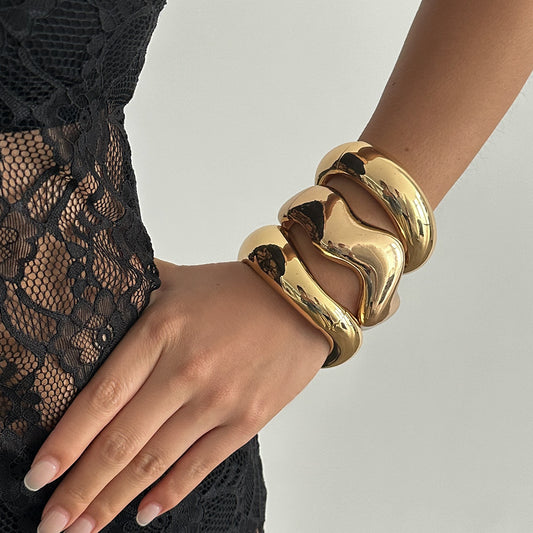 Luxe Divine Collection ~ Fashionable Metal Curved Bracelet Set