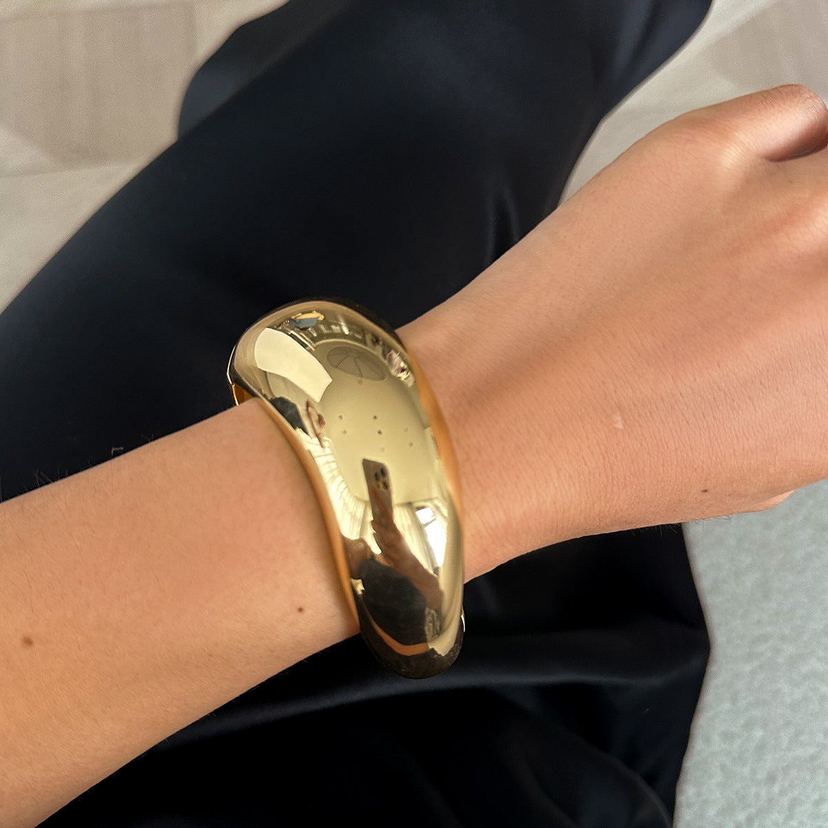 Luxe Divine Collection ~ Fashionable Metal Curved Bracelet Set